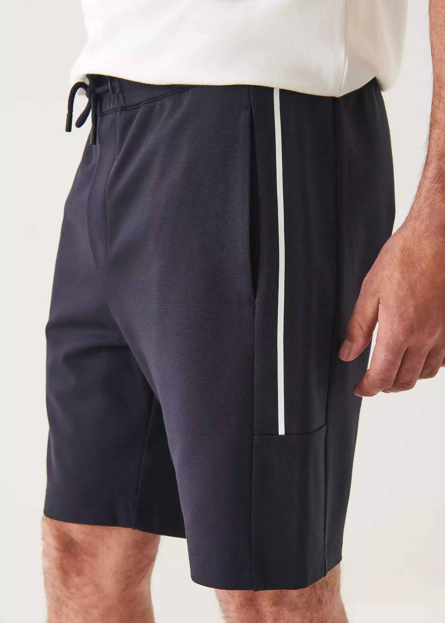 ACTIVE SIDE STRIPE SHORT