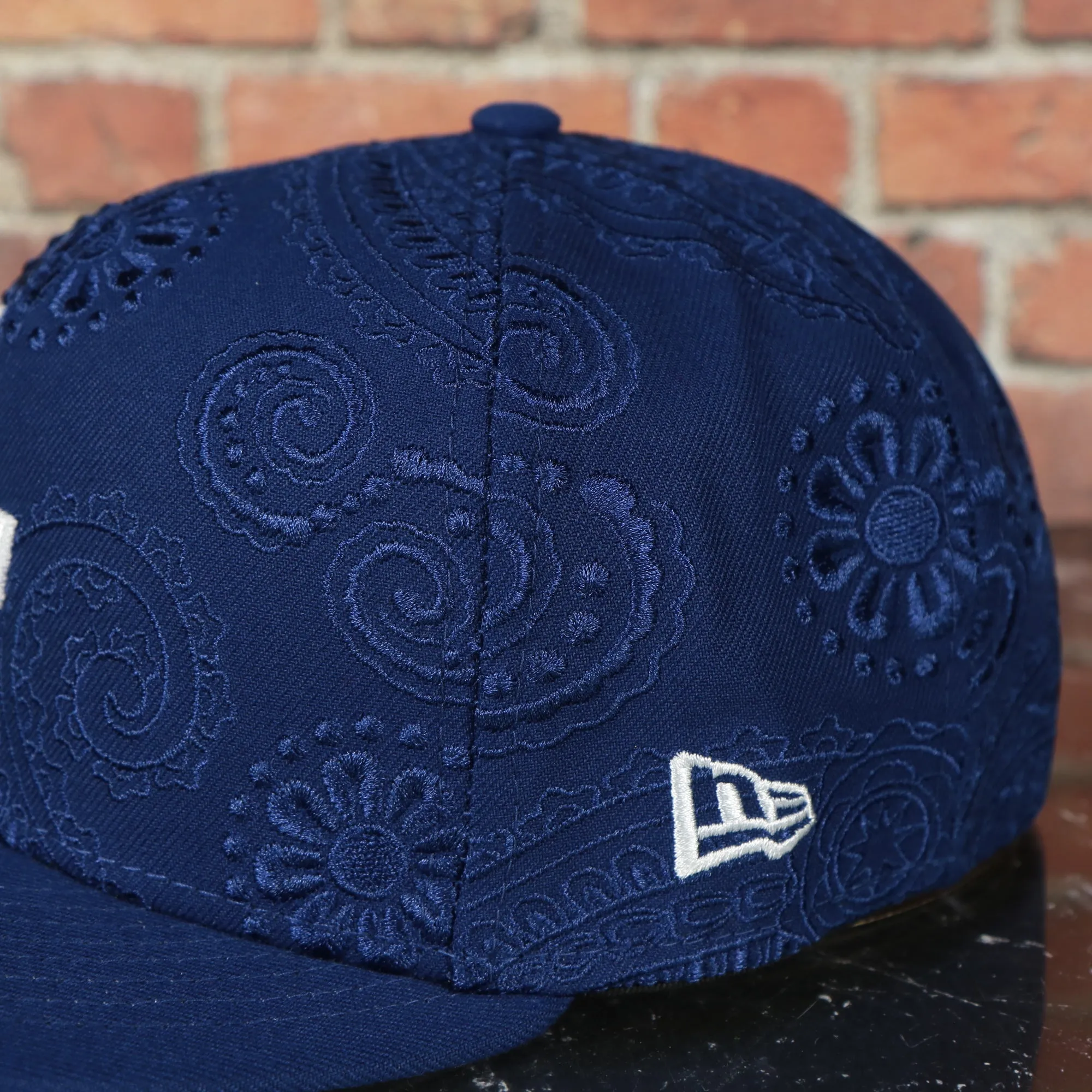 Los Angeles Dodgers Paisley Bandana Print Embroidered 59Fifty Fitted Cap | New Era MLB Swirl 5950