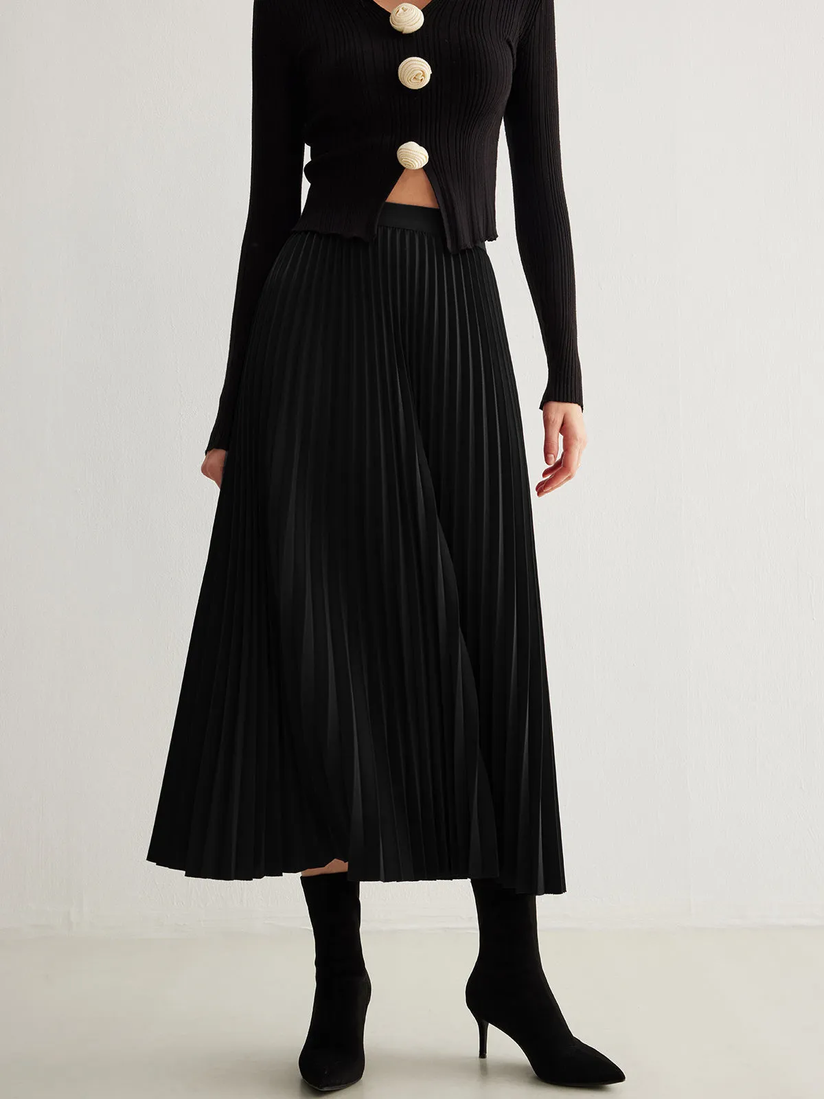 Minimalist Pleated Flowy Skirt