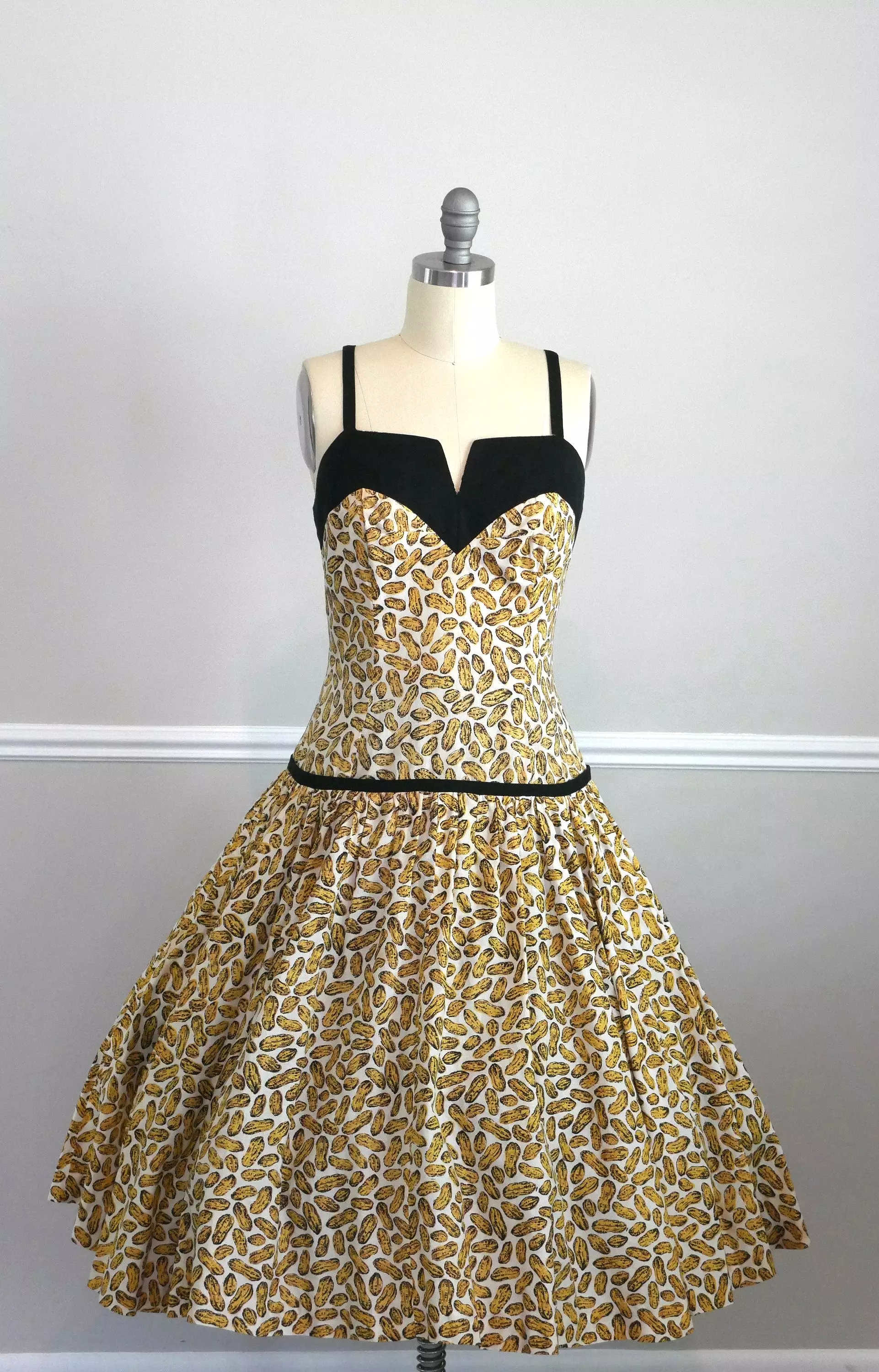 Vintage 1950s Sundress and Bolero Set / 1950s full dress / 50s retro novelty print peanut print dress fit and flare full skirt s