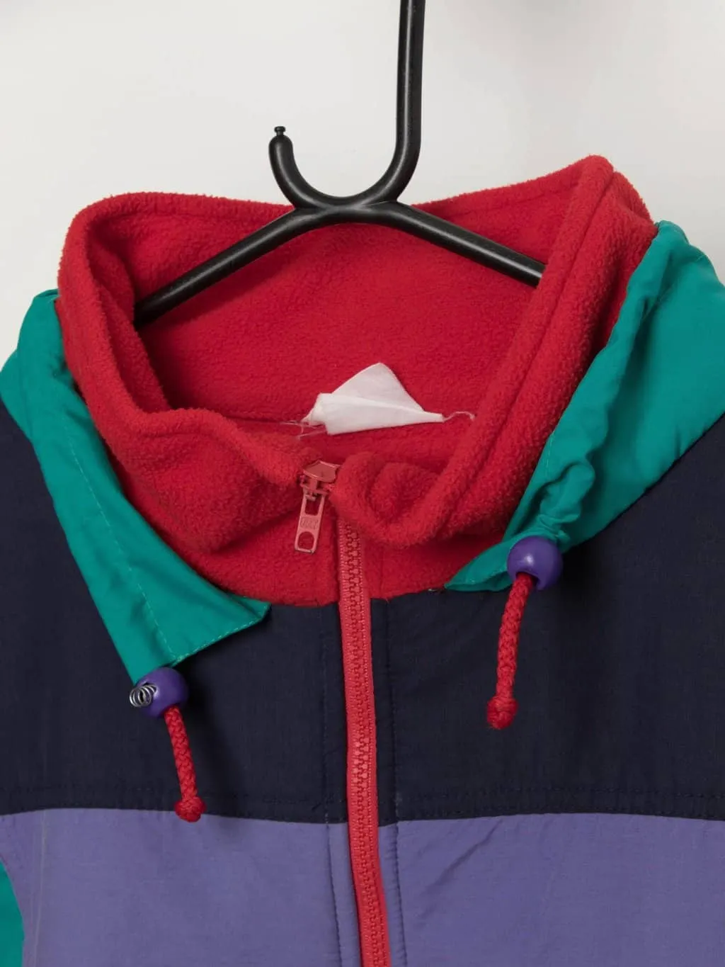 Vintage colour block fleece with embroidered snowflakes, bright red – XL